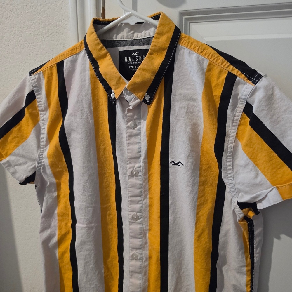 Hollister Mens Small Short Sleeve Button Down Shirt Yellow White Black Striped